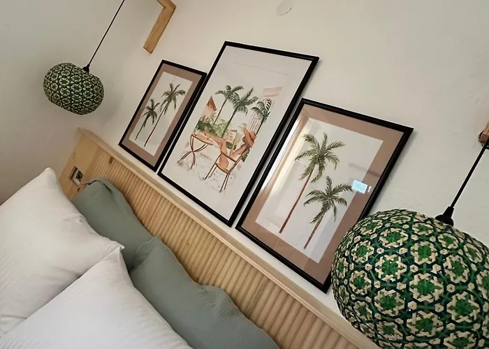 Hotel Monk Island *