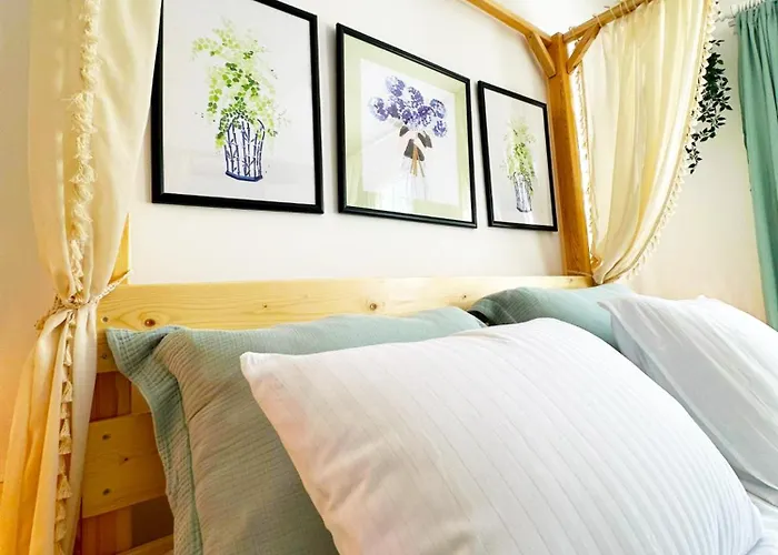 Hotel Monk Island *