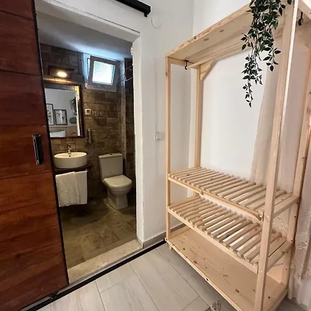 فندق Monk Island