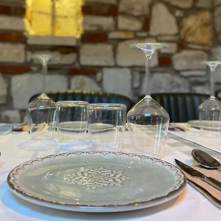 فندق Monk Island *